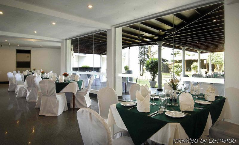 Berjaya Hotel Colombo Dehiwala-Mount Lavinia Restoran fotoğraf