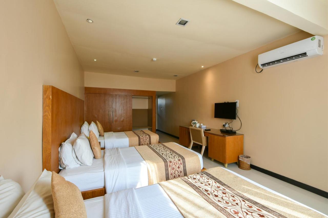 Berjaya Hotel Colombo Dehiwala-Mount Lavinia Dış mekan fotoğraf