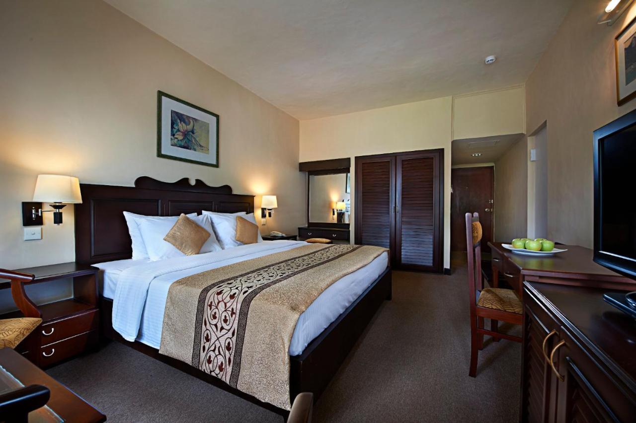 Berjaya Hotel Colombo Dehiwala-Mount Lavinia Dış mekan fotoğraf